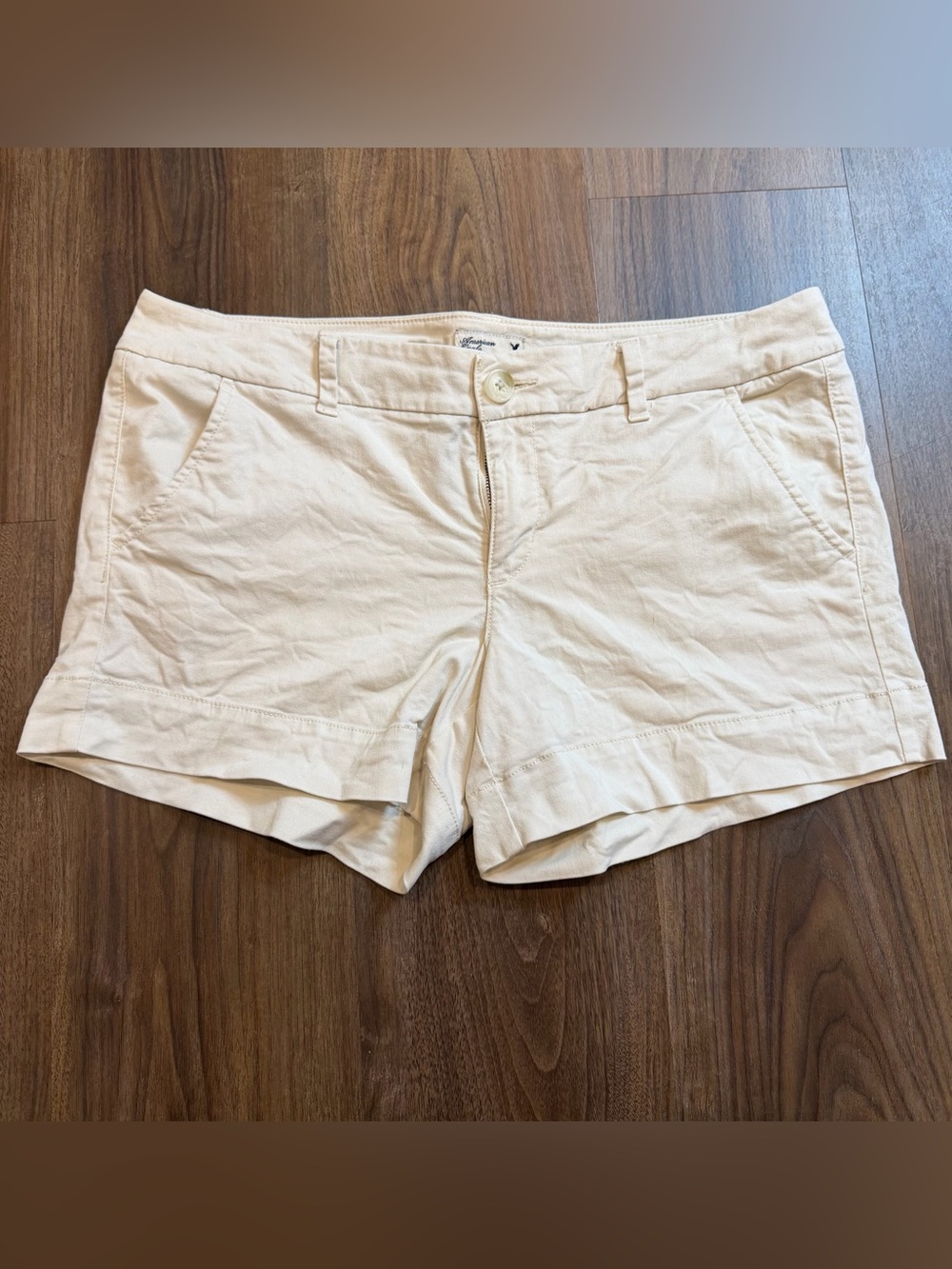 American Eagle Outfitters Khaki Shorts 4” inseam Sz 12